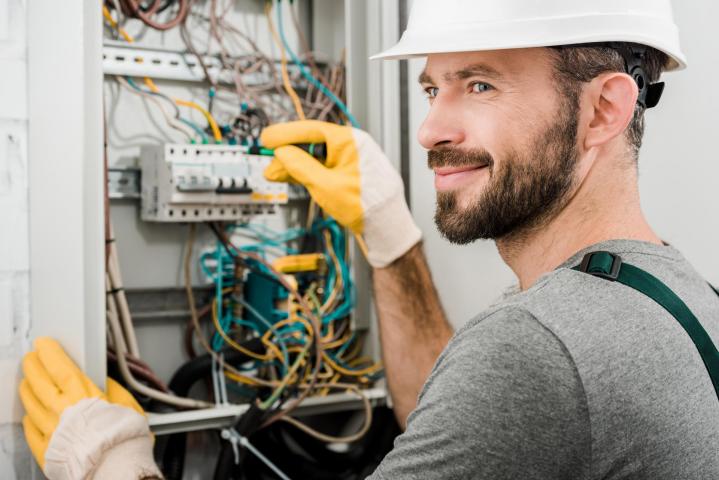 Entreprise d'électricité générale, Saint-Vérand